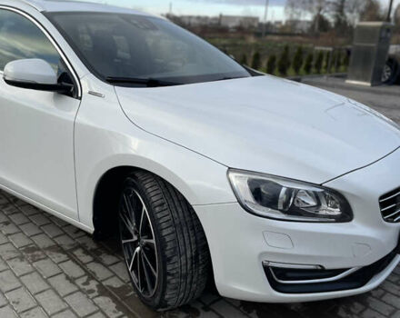 Белый Вольво B60, объемом двигателя 2.4 л и пробегом 214 тыс. км за 17299 $, фото 25 на Automoto.ua