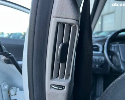 Белый Вольво B60, объемом двигателя 2 л и пробегом 300 тыс. км за 13940 $, фото 34 на Automoto.ua