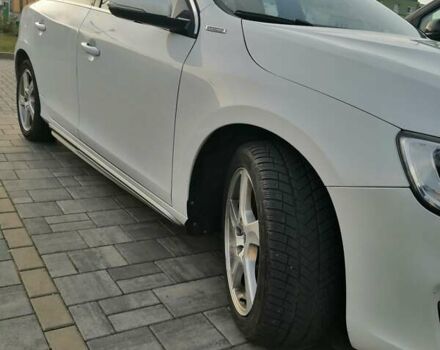 Белый Вольво B60, объемом двигателя 2.4 л и пробегом 377 тыс. км за 14500 $, фото 6 на Automoto.ua