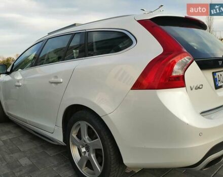 Белый Вольво B60, объемом двигателя 2.4 л и пробегом 377 тыс. км за 14500 $, фото 31 на Automoto.ua