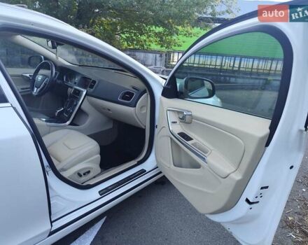 Белый Вольво B60, объемом двигателя 1.97 л и пробегом 156 тыс. км за 11500 $, фото 28 на Automoto.ua