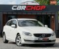 Белый Вольво B60, объемом двигателя 1.98 л и пробегом 267 тыс. км за 9999 $, фото 1 на Automoto.ua