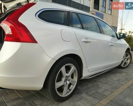 Белый Вольво B60, объемом двигателя 2.4 л и пробегом 377 тыс. км за 14500 $, фото 68 на Automoto.ua