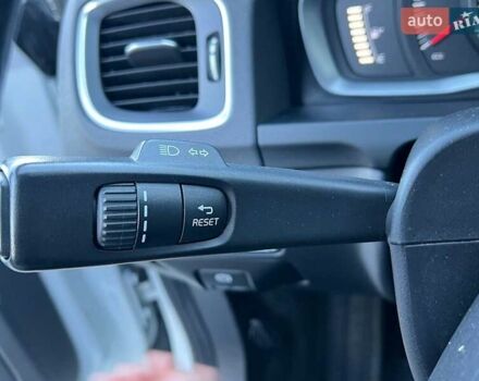 Вольво B60 2014 у Львові на Automoto.ua Білий Вольво B60, об'ємом двигуна 2 л та пробігом 300 тис. км за 13940 $, фото 23 на Automoto.ua