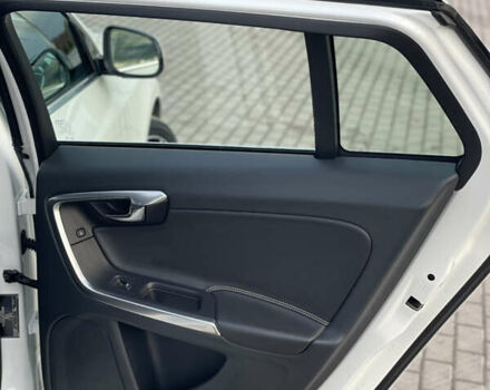 Белый Вольво B60, объемом двигателя 2.4 л и пробегом 214 тыс. км за 17299 $, фото 57 на Automoto.ua