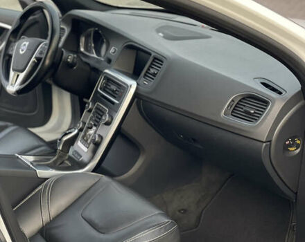 Белый Вольво B60, объемом двигателя 2.4 л и пробегом 214 тыс. км за 17299 $, фото 45 на Automoto.ua