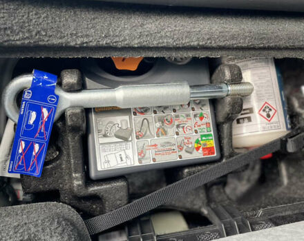 Белый Вольво B60, объемом двигателя 2.4 л и пробегом 214 тыс. км за 17299 $, фото 75 на Automoto.ua