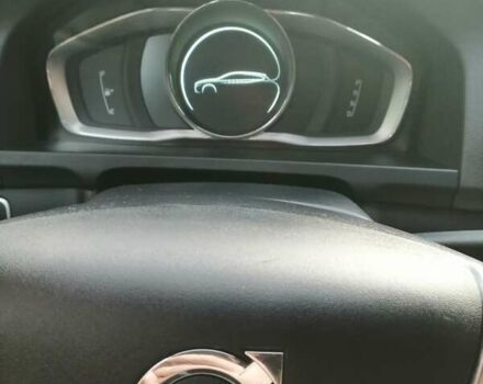 Белый Вольво B60, объемом двигателя 2.4 л и пробегом 377 тыс. км за 14500 $, фото 36 на Automoto.ua