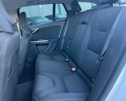 Белый Вольво B60, объемом двигателя 2 л и пробегом 300 тыс. км за 13940 $, фото 31 на Automoto.ua