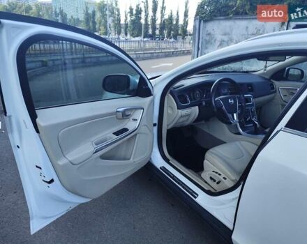 Белый Вольво B60, объемом двигателя 1.97 л и пробегом 156 тыс. км за 11500 $, фото 18 на Automoto.ua