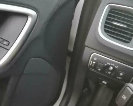 Белый Вольво B60, объемом двигателя 2.4 л и пробегом 377 тыс. км за 14500 $, фото 38 на Automoto.ua