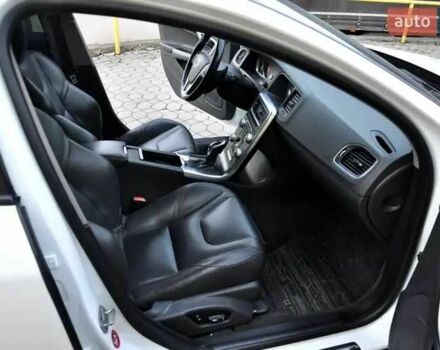 Белый Вольво B60, объемом двигателя 2.5 л и пробегом 161 тыс. км за 13999 $, фото 14 на Automoto.ua