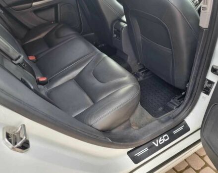 Белый Вольво B60, объемом двигателя 2.4 л и пробегом 177 тыс. км за 14800 $, фото 7 на Automoto.ua