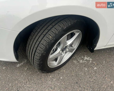 Білий Вольво B60, об'ємом двигуна 2 л та пробігом 282 тис. км за 11700 $, фото 9 на Automoto.ua