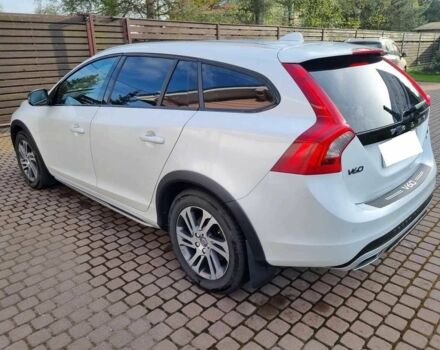 Белый Вольво B60, объемом двигателя 2.4 л и пробегом 177 тыс. км за 14800 $, фото 2 на Automoto.ua