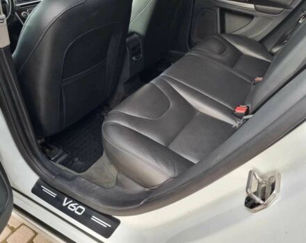 Белый Вольво B60, объемом двигателя 2.4 л и пробегом 177 тыс. км за 14800 $, фото 5 на Automoto.ua