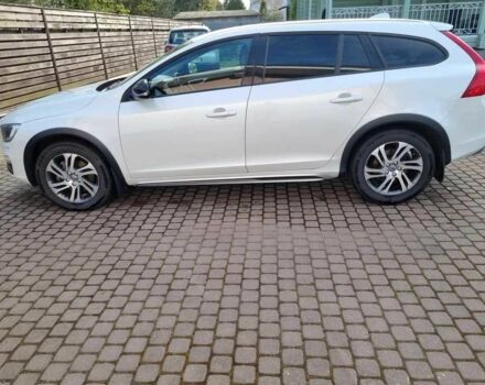 Белый Вольво B60, объемом двигателя 2.4 л и пробегом 177 тыс. км за 14800 $, фото 1 на Automoto.ua