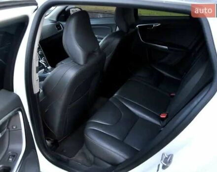 Белый Вольво B60, объемом двигателя 2.5 л и пробегом 161 тыс. км за 13999 $, фото 15 на Automoto.ua