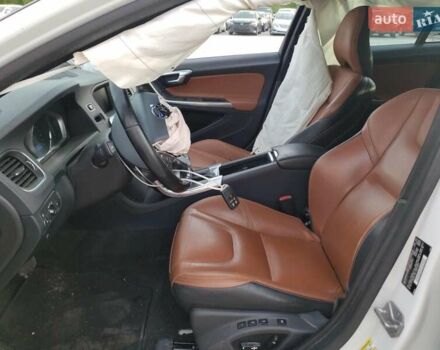 Белый Вольво B60, объемом двигателя 1.97 л и пробегом 116 тыс. км за 1200 $, фото 6 на Automoto.ua