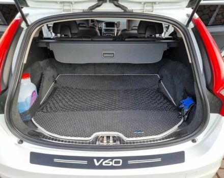 Белый Вольво B60, объемом двигателя 2.4 л и пробегом 177 тыс. км за 14800 $, фото 4 на Automoto.ua