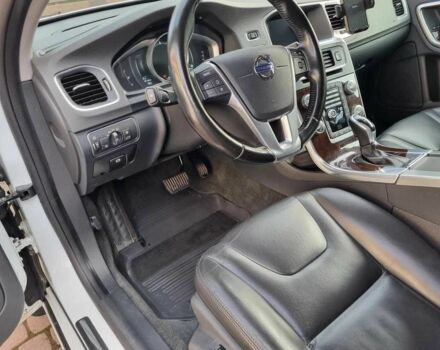 Белый Вольво B60, объемом двигателя 2.4 л и пробегом 177 тыс. км за 14800 $, фото 6 на Automoto.ua