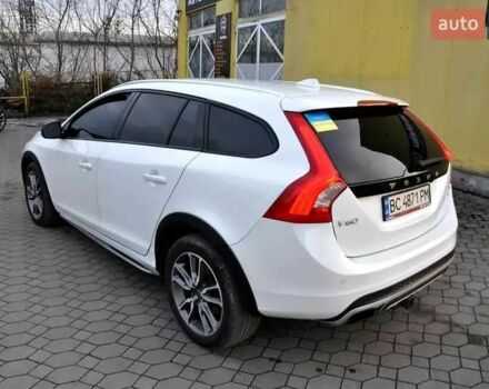 Белый Вольво B60, объемом двигателя 2.5 л и пробегом 161 тыс. км за 13999 $, фото 3 на Automoto.ua