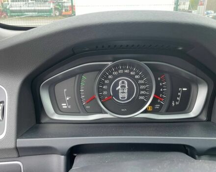 Белый Вольво B60, объемом двигателя 2.5 л и пробегом 253 тыс. км за 11200 $, фото 5 на Automoto.ua