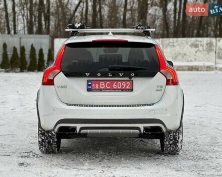 Белый Вольво B60, объемом двигателя 2.5 л и пробегом 203 тыс. км за 14000 $, фото 4 на Automoto.ua