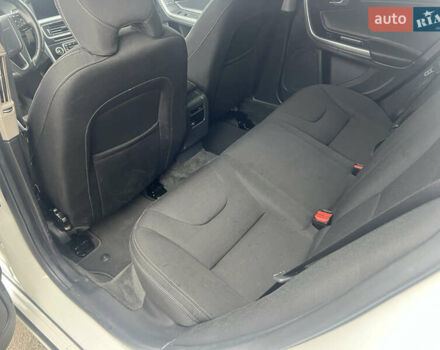 Білий Вольво B60, об'ємом двигуна 2 л та пробігом 282 тис. км за 11700 $, фото 16 на Automoto.ua