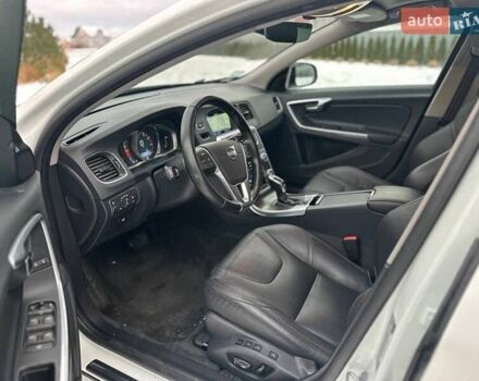 Белый Вольво B60, объемом двигателя 2.5 л и пробегом 203 тыс. км за 14000 $, фото 6 на Automoto.ua