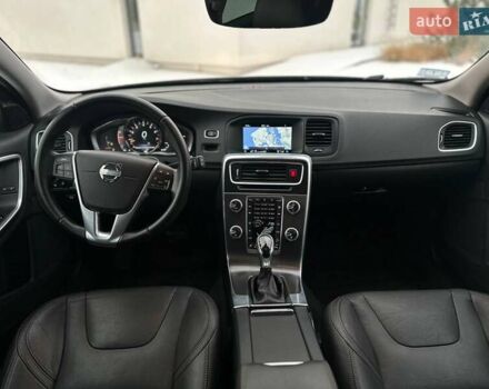 Белый Вольво B60, объемом двигателя 2.5 л и пробегом 203 тыс. км за 14000 $, фото 7 на Automoto.ua