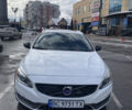 Белый Вольво B60, объемом двигателя 2.5 л и пробегом 150 тыс. км за 16500 $, фото 1 на Automoto.ua