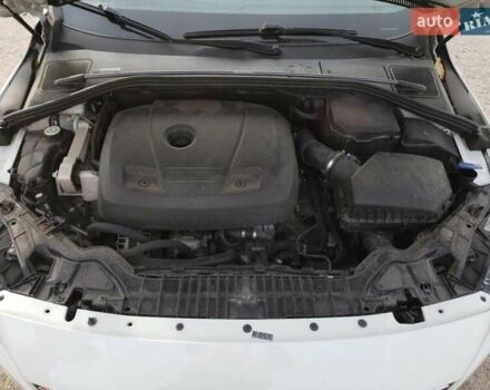 Белый Вольво B60, объемом двигателя 1.97 л и пробегом 116 тыс. км за 1200 $, фото 10 на Automoto.ua