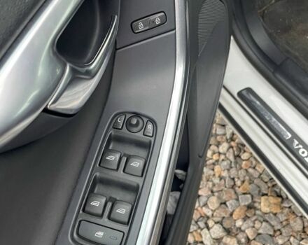 Белый Вольво B60, объемом двигателя 2.5 л и пробегом 253 тыс. км за 11200 $, фото 7 на Automoto.ua