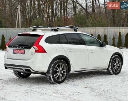 Белый Вольво B60, объемом двигателя 2.5 л и пробегом 203 тыс. км за 14000 $, фото 3 на Automoto.ua