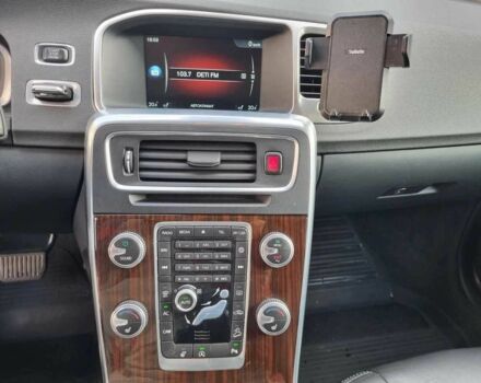 Белый Вольво B60, объемом двигателя 2.4 л и пробегом 177 тыс. км за 14800 $, фото 11 на Automoto.ua