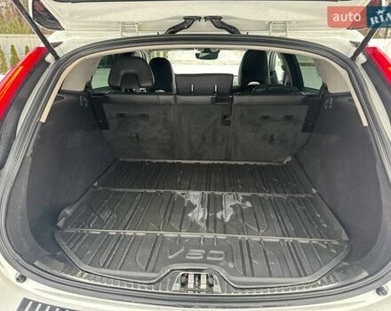 Белый Вольво B60, объемом двигателя 2.5 л и пробегом 203 тыс. км за 14000 $, фото 19 на Automoto.ua