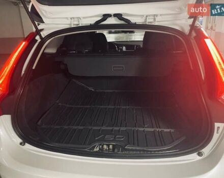 Белый Вольво B60, объемом двигателя 2.5 л и пробегом 161 тыс. км за 13900 $, фото 5 на Automoto.ua