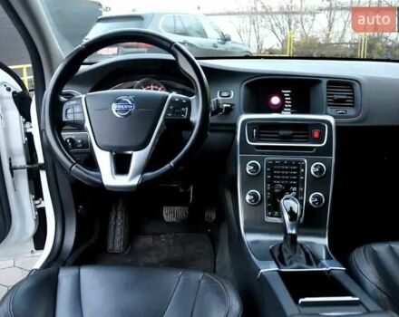 Белый Вольво B60, объемом двигателя 2.5 л и пробегом 161 тыс. км за 13999 $, фото 12 на Automoto.ua