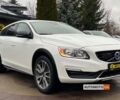 Белый Вольво B60, объемом двигателя 2.5 л и пробегом 130 тыс. км за 14700 $, фото 1 на Automoto.ua