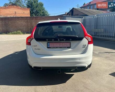 Белый Вольво B60, объемом двигателя 2.5 л и пробегом 253 тыс. км за 11300 $, фото 3 на Automoto.ua