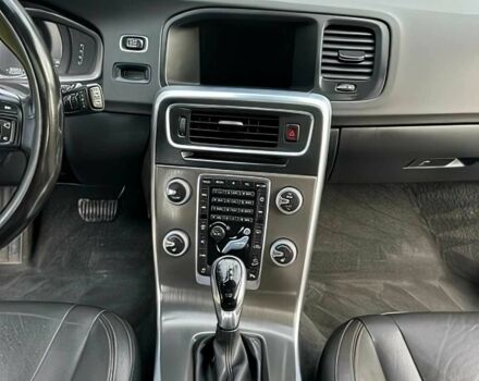 Белый Вольво B60, объемом двигателя 2.5 л и пробегом 75 тыс. км за 12000 $, фото 8 на Automoto.ua