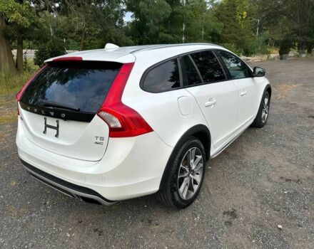 Белый Вольво B60, объемом двигателя 2.5 л и пробегом 75 тыс. км за 12000 $, фото 3 на Automoto.ua