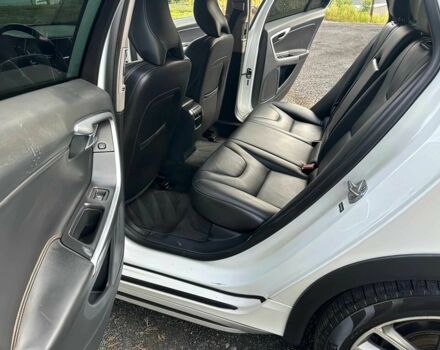 Белый Вольво B60, объемом двигателя 2.5 л и пробегом 75 тыс. км за 12000 $, фото 10 на Automoto.ua