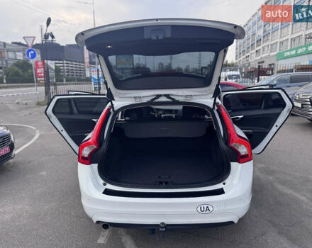 Белый Вольво B60, объемом двигателя 1.99 л и пробегом 236 тыс. км за 14650 $, фото 17 на Automoto.ua