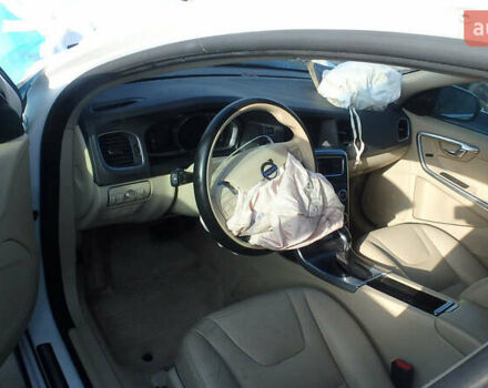 Белый Вольво B60, объемом двигателя 2 л и пробегом 122 тыс. км за 7500 $, фото 10 на Automoto.ua