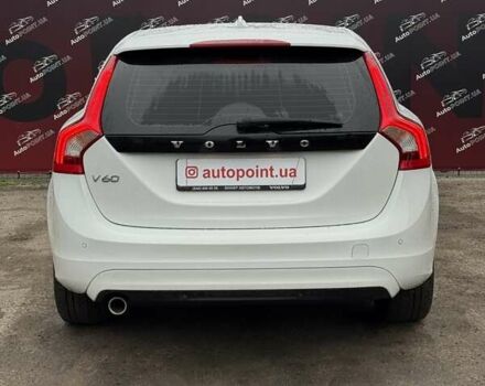 Белый Вольво B60, объемом двигателя 1.97 л и пробегом 243 тыс. км за 15800 $, фото 10 на Automoto.ua