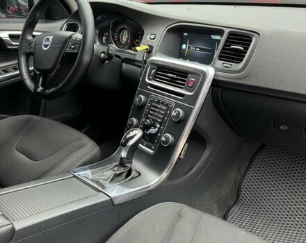 Белый Вольво B60, объемом двигателя 1.97 л и пробегом 243 тыс. км за 15800 $, фото 26 на Automoto.ua