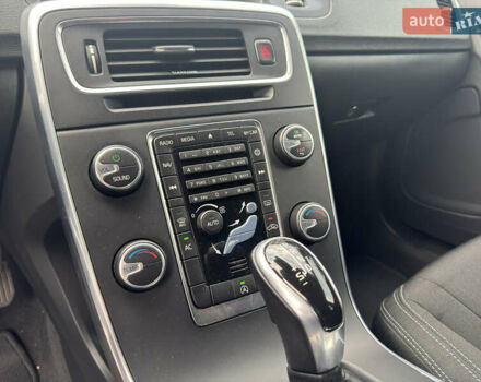 Белый Вольво B60, объемом двигателя 1.99 л и пробегом 236 тыс. км за 14650 $, фото 36 на Automoto.ua