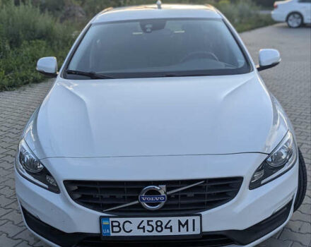 Белый Вольво B60, объемом двигателя 1.97 л и пробегом 227 тыс. км за 14500 $, фото 1 на Automoto.ua